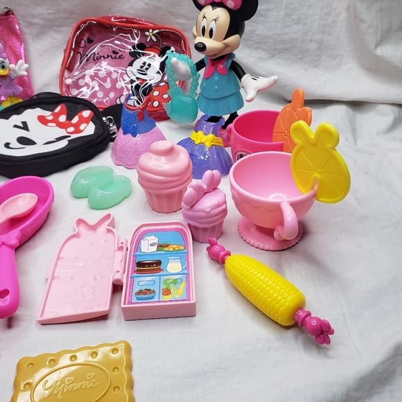 Disney Minnie Mouse Toy Bundle Over 30 Pieces Includes Zippered Bags & H20Bottle - Picture 6 of 8